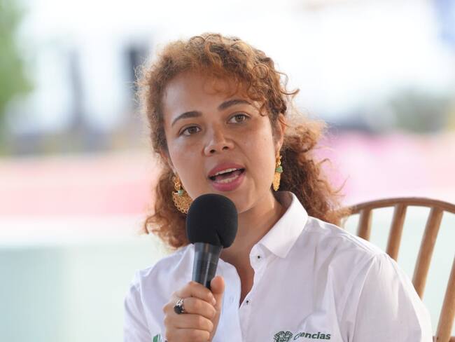 “La MinCiencias debe renunciar”: Jennifer Pedraza tras denuncias sobre hoja de vida
