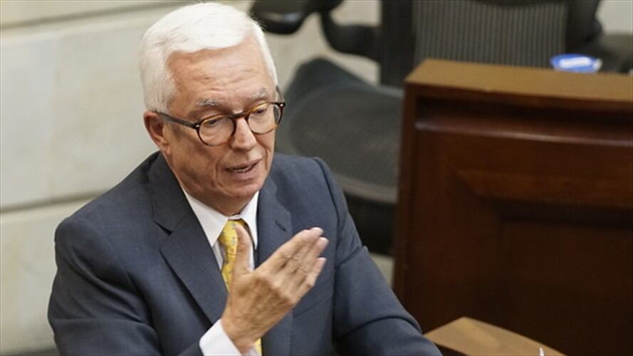 Jorge Enrique Robledo revivió la polémica por los "bonos de agua" o "bonos Carrasquilla" por cuenta de un informe de la Contraloría. Foto: Colprensa