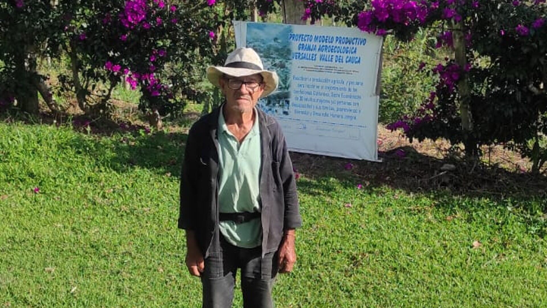 Desde que se vinculó a la Granja Agroecológica de Versalles, César Hernández, de 78 años, ha logrado comercializar 50 mil kilos de mora. Sus ingresos mensuales superan el millón de pesos. | Foto: cortesía Fundación Saldarriaga Concha.