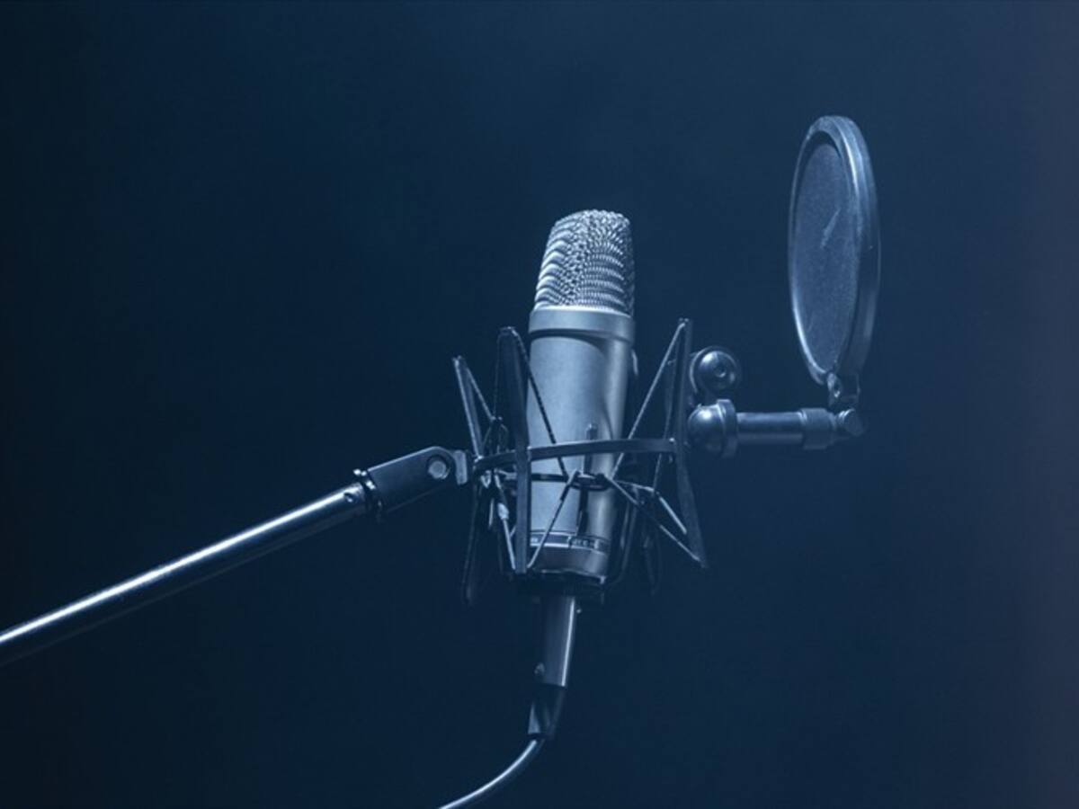 Frases para dar noticias importantes en inglés en el Repeat After Ibarra