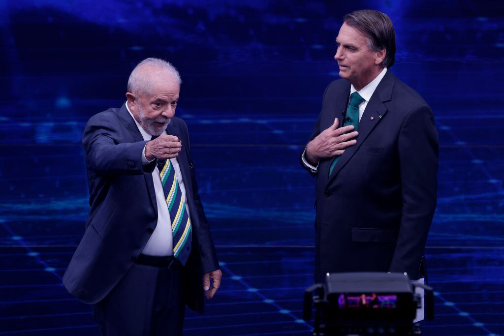 Lula Inácio Da Silva y Jair Bolsonaro debaten frente a frente. Foto: Alexandre Schneider/Getty Images