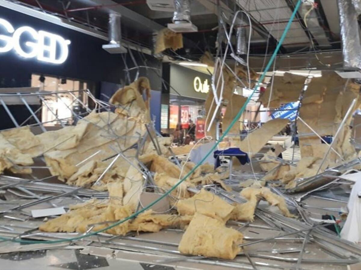 Dos heridos habría dejado colapso de cielo raso en centro comercial de Montería