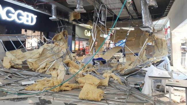 Emergencia en Centro Comercial Nuestro de Montería, colapsó parte del cielo raso. Foto: Cortesía