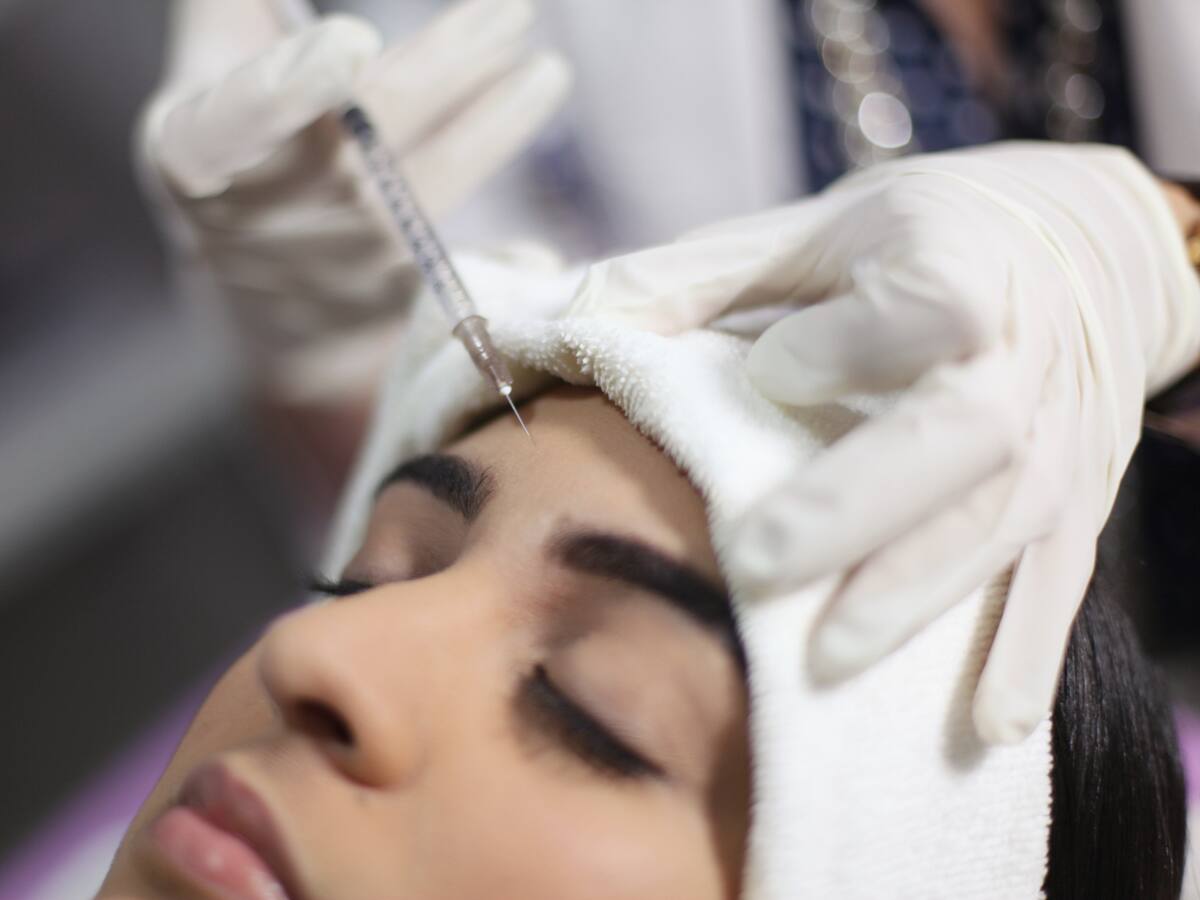 Redes sociales y autoimagen de los jóvenes: psicóloga habla sobre “baby bótox”