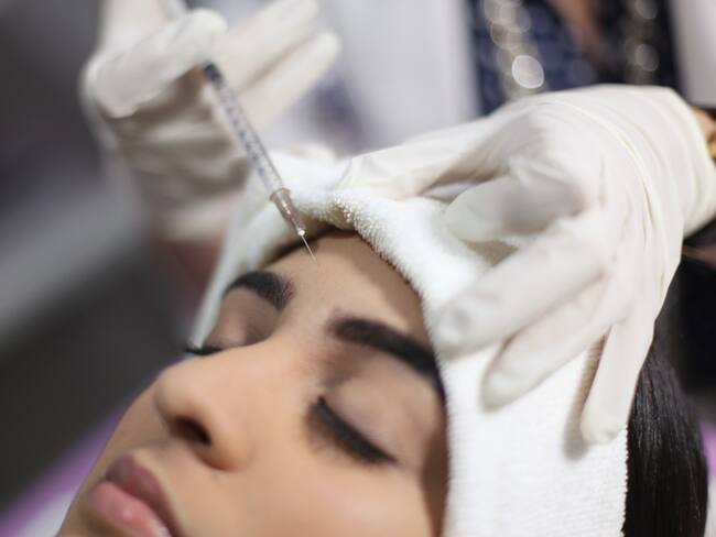 Redes sociales y autoimagen de los jóvenes: psicóloga habla sobre “baby bótox”