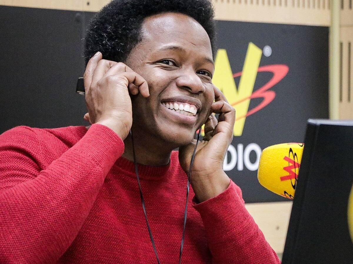 “Si la vida te sacude, aprovecha y baila”: Mauro Castillo, cantante colombiano