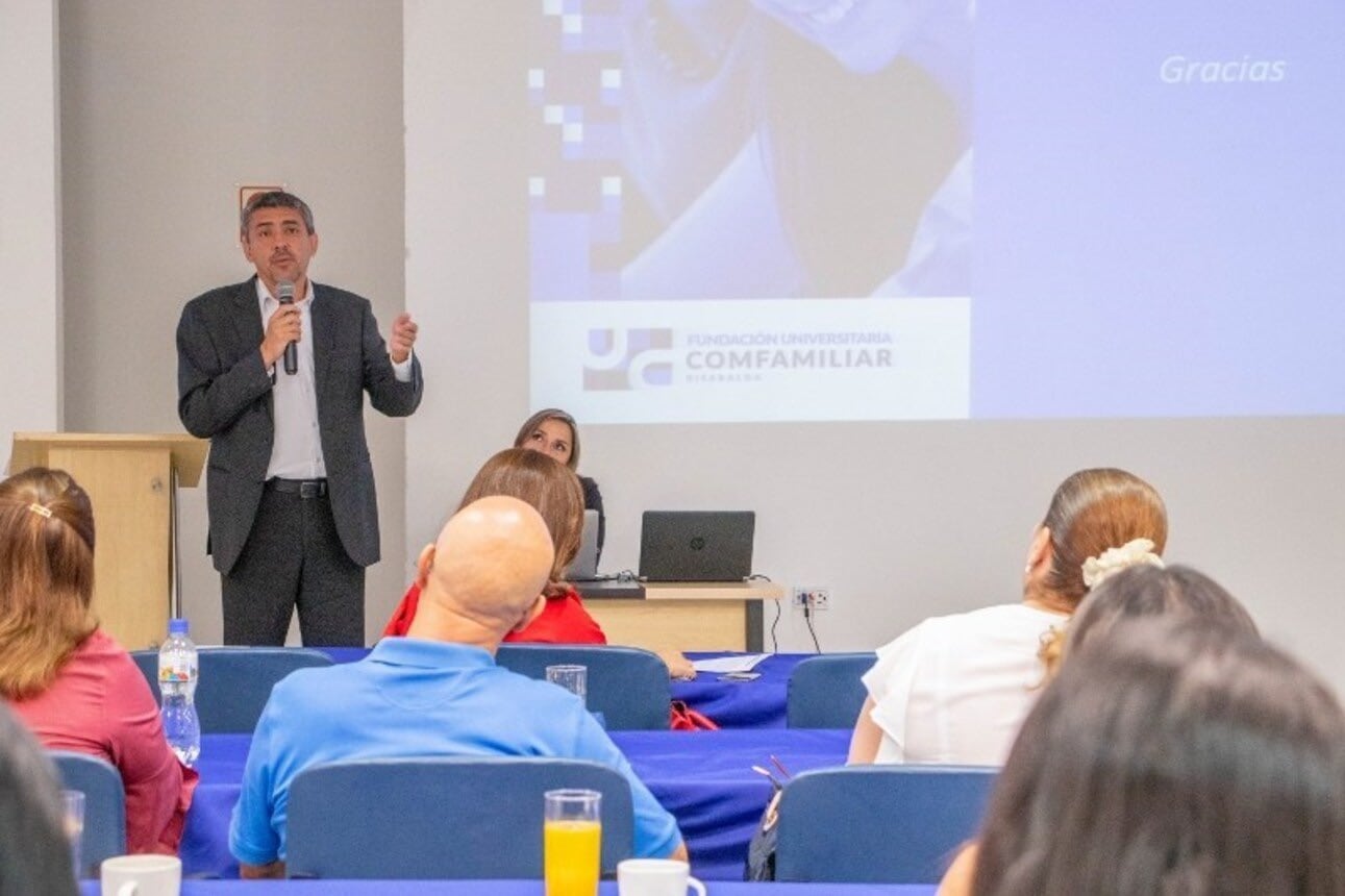 Reunión de Comfamiliar. / Foto: Oficial Asocajas