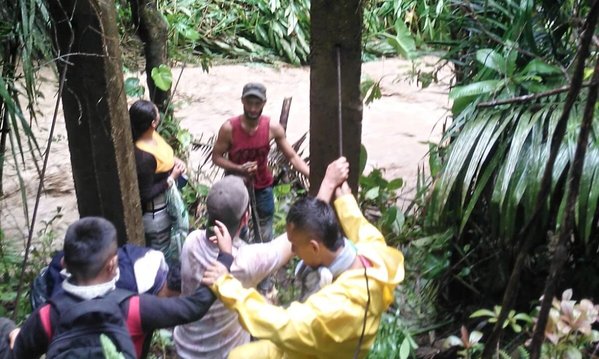 Video: niños en riesgo por tratar de llegar al colegio en Palermo, Huila. Foto: Comunidad de El Jordán.