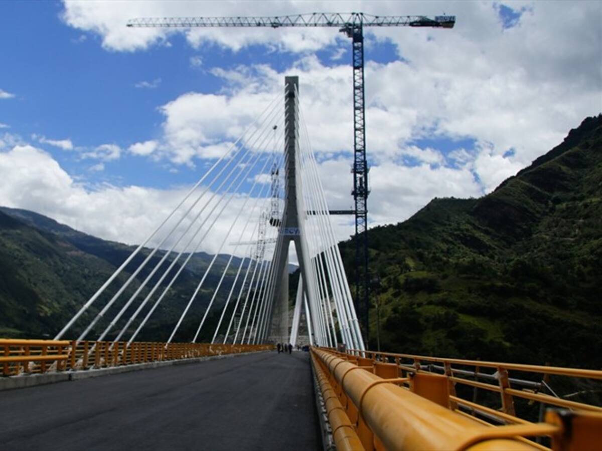 Pavimento del 'puente acordeón' sí registra las ondulaciones que el constructor niega