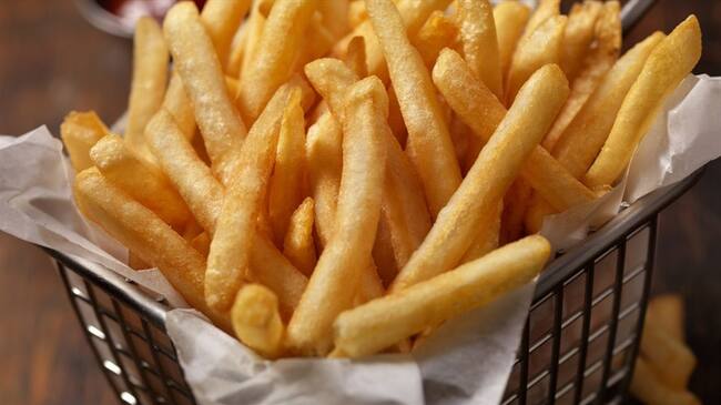 Joven se quedó ciego luego de comer solo papas fritas durante años. Foto: Getty Images