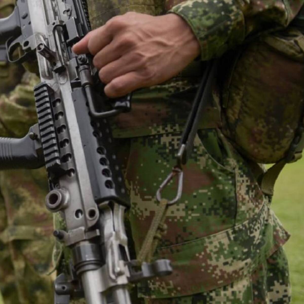 JEP autoriza captura de dos militares condenados y prófugos de la justicia