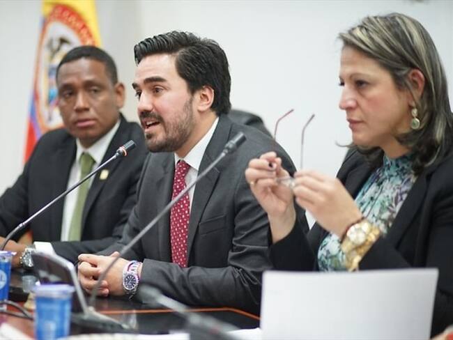 El congresista Gabriel Santos le pidió al presidente Duque cumplir con su promesa de campaña de no entregar el gabinete a los partidos políticos.. Foto: Colprensa