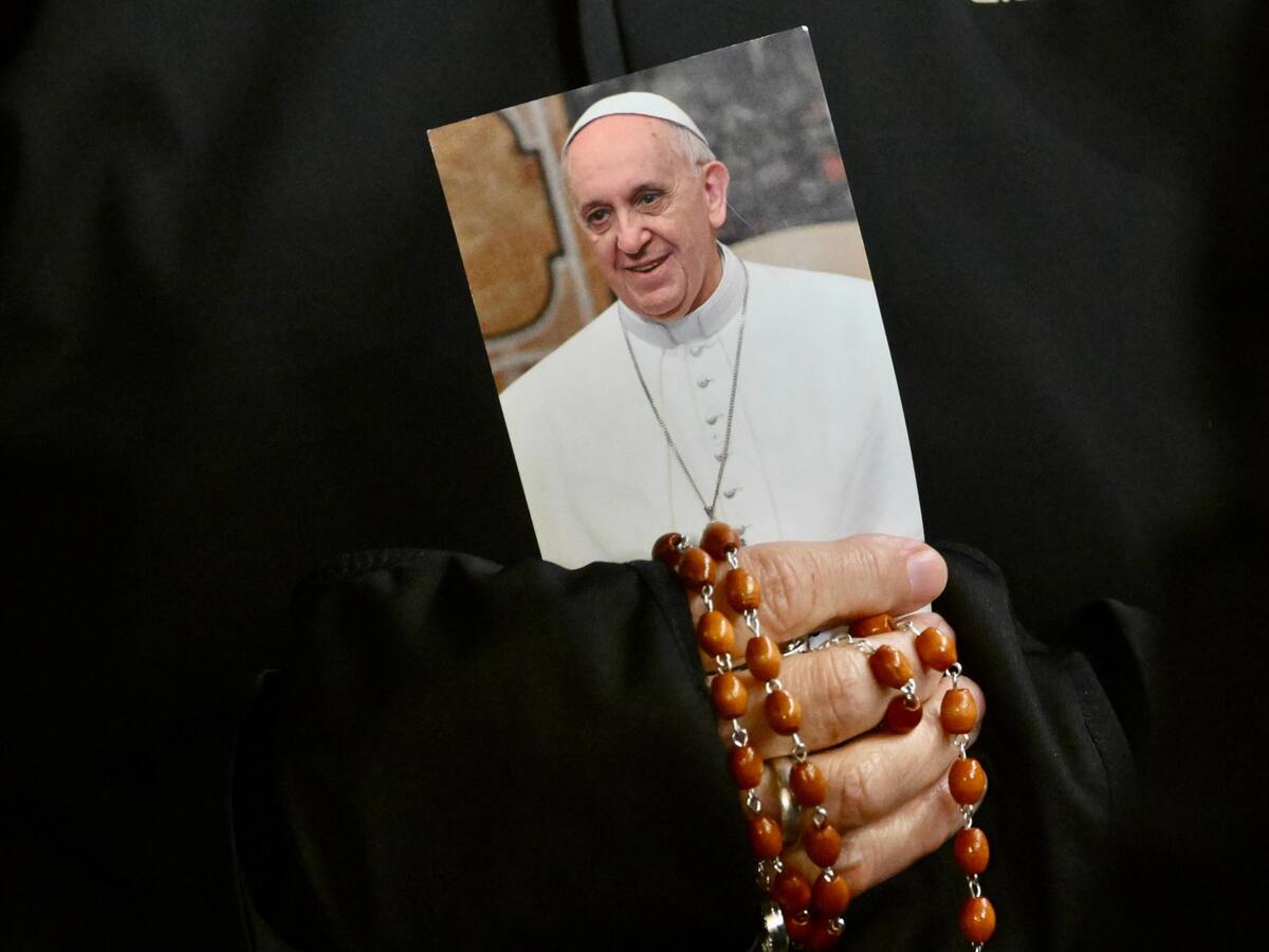 El papa “durmió toda la noche” y sigue descansando, tras la crisis respiratoria del 3 de marzo