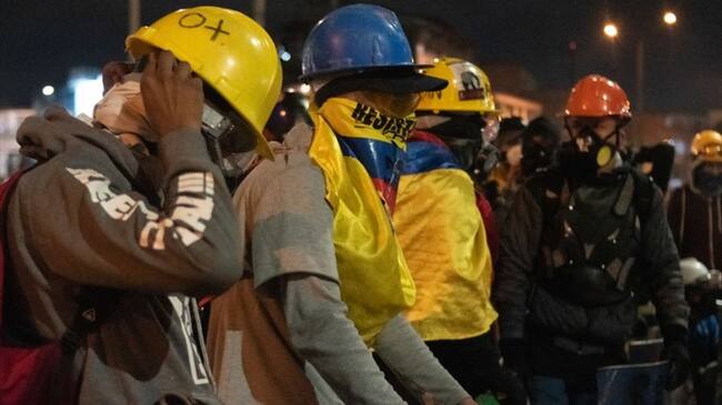 Integrantes de la Primera Línea en Bogotá . Foto: Getty Images/ Long Visual Press