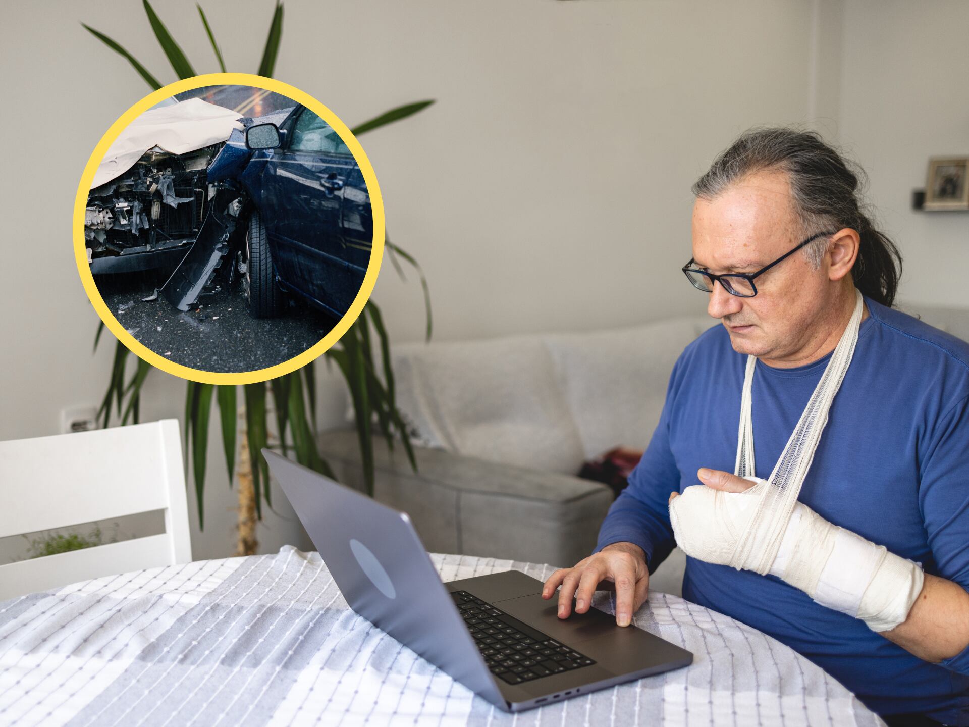 Persona enyesada usando computador, encima imagen referencia de un accidente de tránsito (GettyImages)