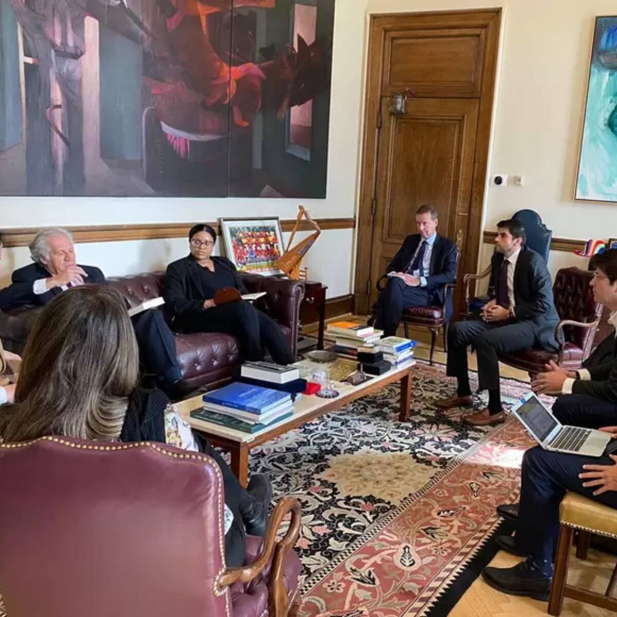 Le dijimos a la OEA que no hay un golpe contra Petro: congresista del Centro Democrático