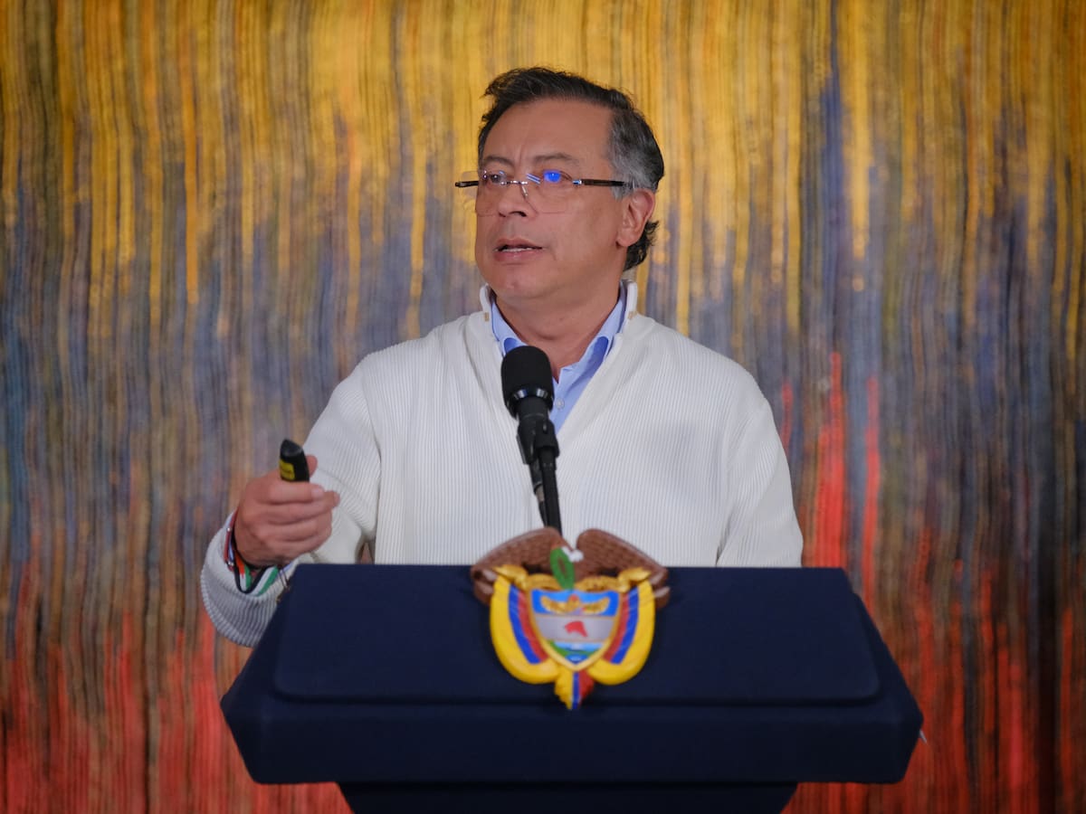 Petro advierte a EE.UU. que una operación militar en Venezuela es una agresión contra Latinoamérica