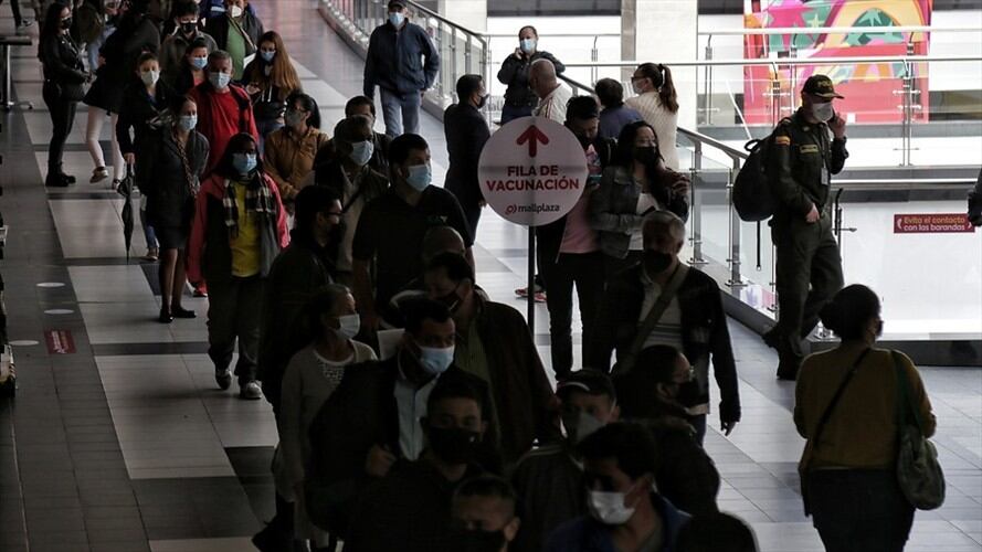 Desde este viernes 16 de julio se habilita la vacunación sin agendamiento para población de 35 a 39 años. Foto: Colprensa