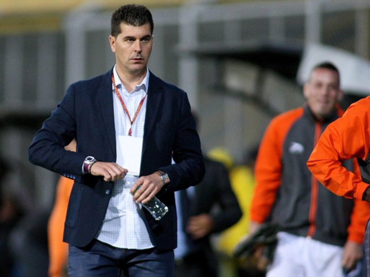 El director técnico Ismael Rescalvo deja Independiente Medellín