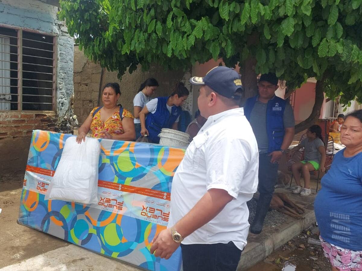 Siguen llegando las ayudas a la comunidad afectada por el fuerte aguacero en Santa Marta