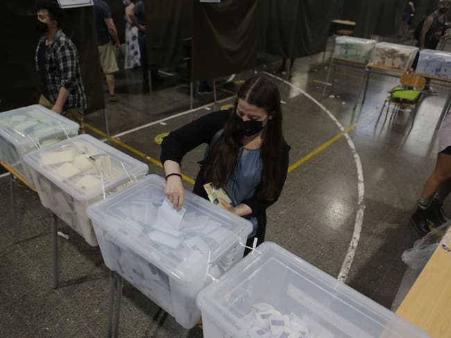 Votaciones parlamentarias en Chile. Foto: Cris Saavedra Vogel/Anadolu Agency via Getty Images