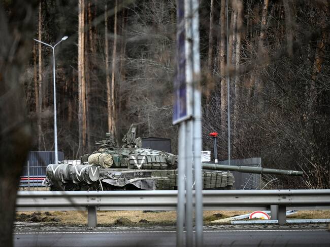 Tanque ruso en Irpin, ciudad al oeste de Kiev. Foto: AFP vía Getty Images