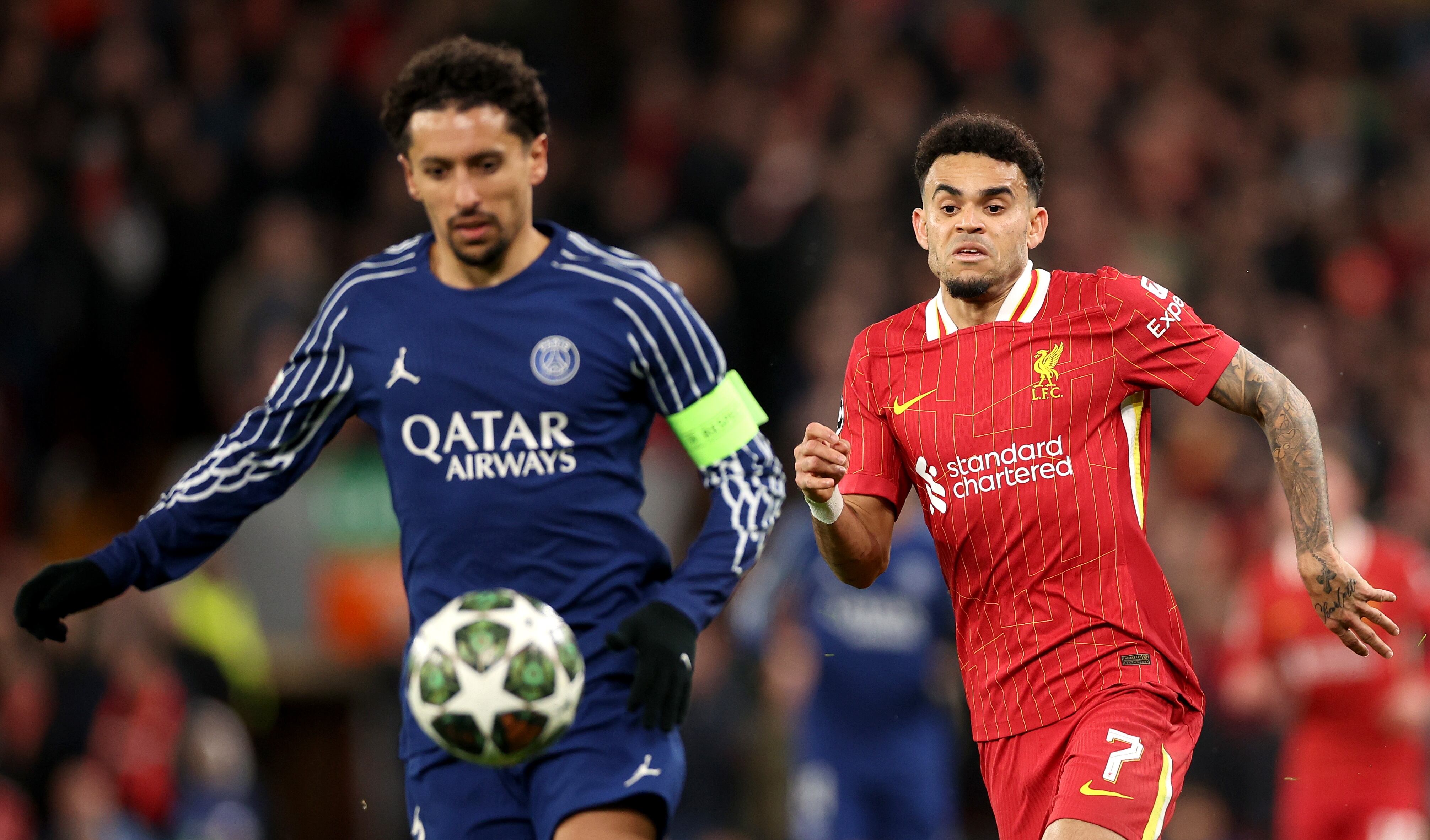 LIVERPOOL (United Kingdom), 11/03/2025.- PSG captain Marquinhos (L) and Luis Diaz of Liverpool in action during the UEFA Champions League Round of 16, 2nd leg soccer match between Liverpool FC and Paris Saint-Germain, in Liverpool, Britain, 11 March 2025. (Liga de Campeones, Reino Unido) EFE/EPA/ADAM VAUGHAN