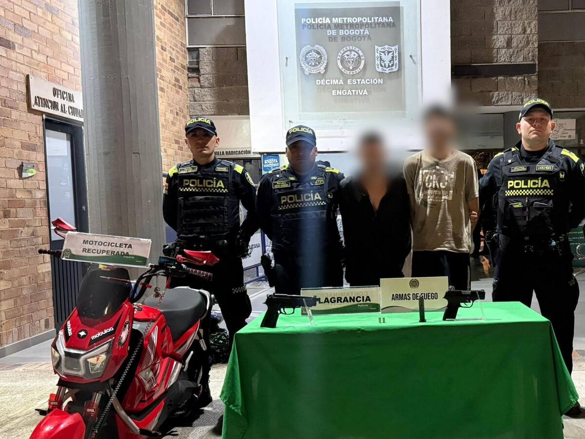 Capturan a ladrones de patinetas eléctricas en Bogotá: se escondieron de las autoridades en un humedal