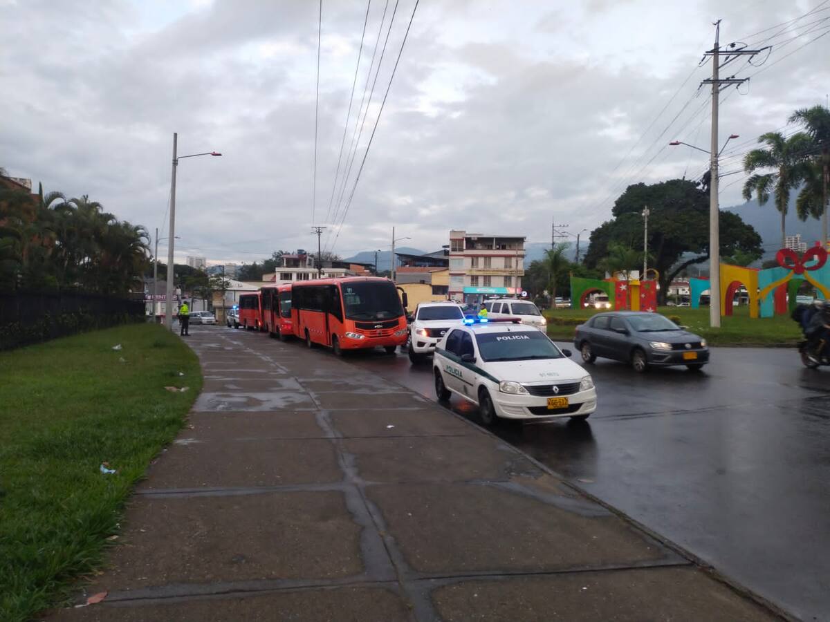 Transportadores bloquean vías en Ibagué: rechazan nuevo sistema de recaudo