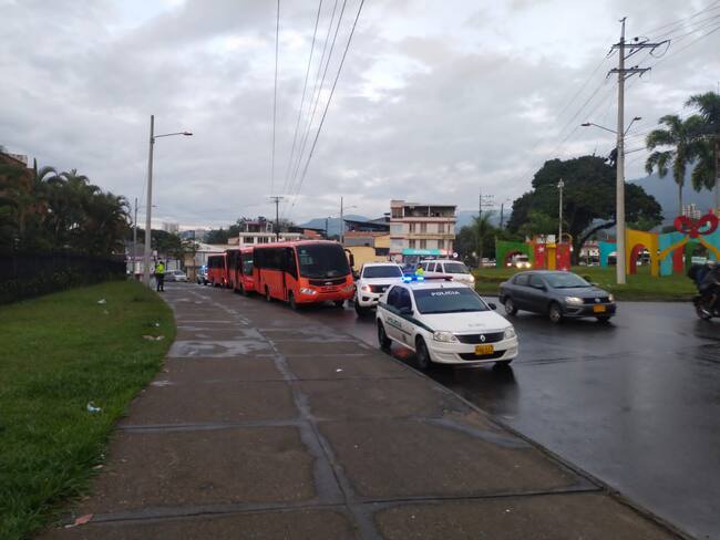 Transportadores bloquean vías en Ibagué: rechazan nuevo sistema de recaudo