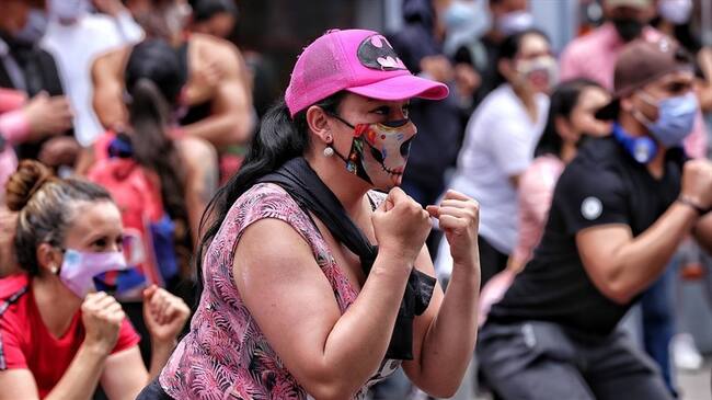 El IDRD anunció la apertura de los gimnasios nocturnos que estarán en 30 parques de la ciudad para promover hábitos de vida saludables, fomentar la actividad física y la salud mental. Foto: Colprensa / CAMILA DÍAZ