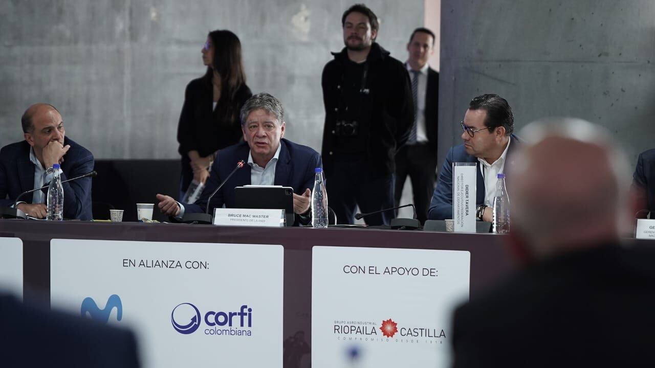 Para los presentes, la democracia conlleva seguridad regional, participación con garantías y decisiones políticas libres de egos. | Foto: Prisa Media