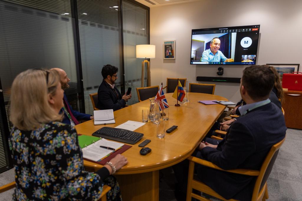 Acuerdo entre Colombia y Reino Unido para la reactivación ferroviaria nacional. Foto: Cortesía.