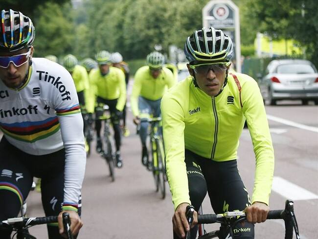 Los ciclistas Peter Sagan (izq) y Alberto Contador, del equipo Tinkoff. Foto: Agencia EFE