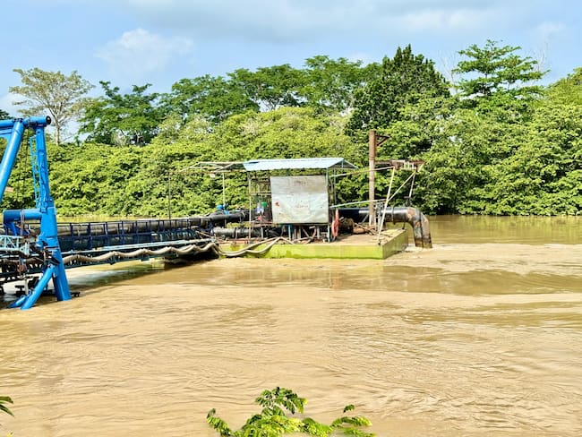 Material flotante en el río Sinú habría afectado operación del acueducto en cinco municipios de Córdoba. Foto: prensa Aqualia.