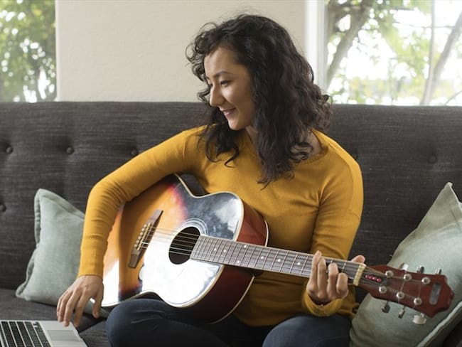 Regalías digitales, una de las formas en que artistas se pueden lucrar durante cuarentena