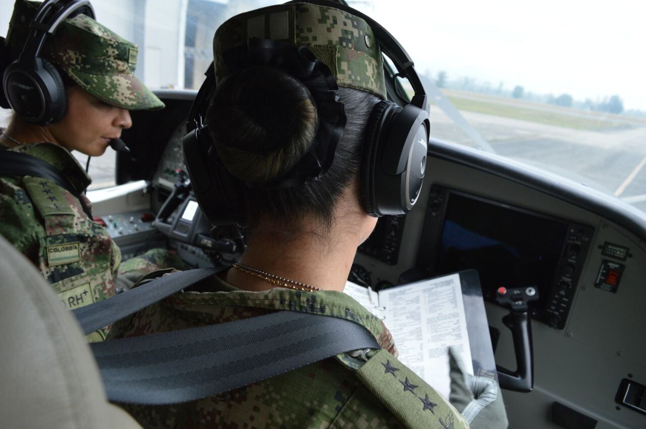 Por primer vez habrá tripulación femenina en aviones del Ejército