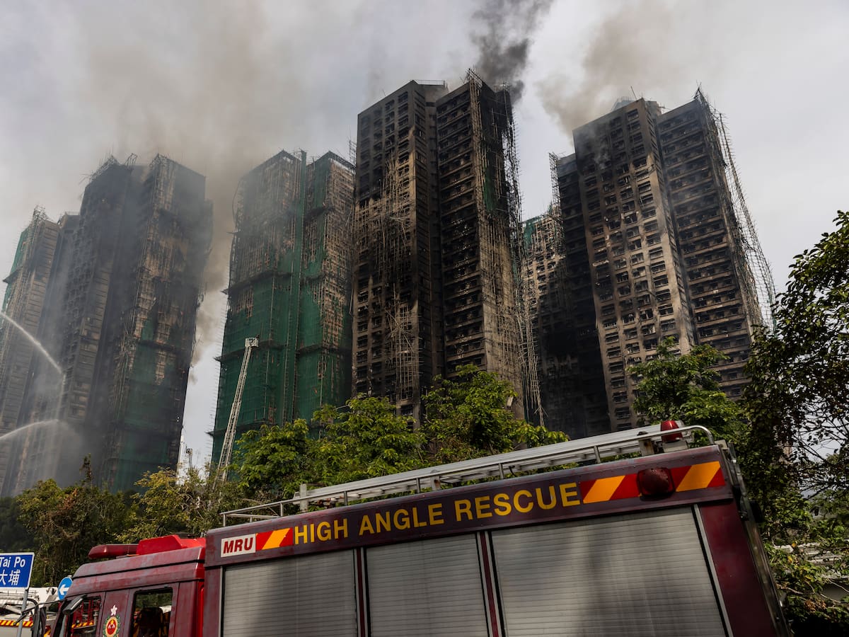 Balance del incendio en Hong Kong asciende a 160 muertos, con 6 personas aún desaparecidas