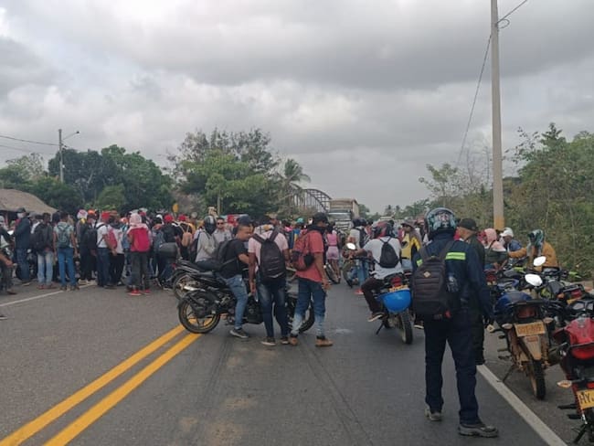 Bloqueo en el puente San Jorge, La Apartada, Córdoba. Foto: cortesía (referencia).