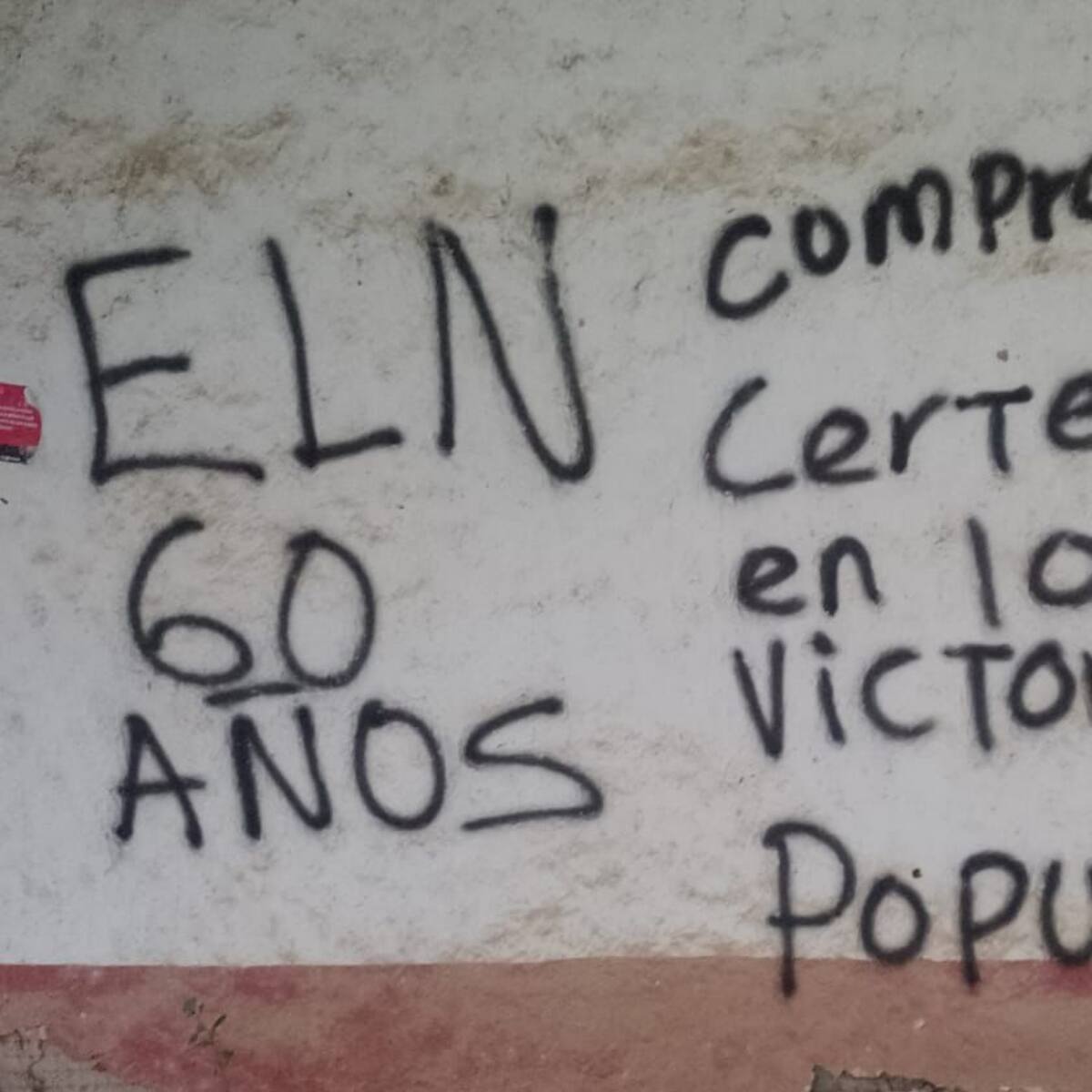 Armados y uniformados, guerrilleros del ELN se pasearon por las calles de Pelaya, Cesar