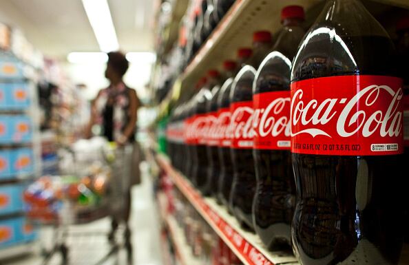 Coca Cola anunció la suspensión de sus operaciones en Rusia. Foto: Getty