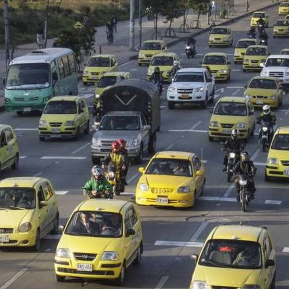 Tarifas de taxis aumentarían en Colombia: ¿cedió el Gobierno ante los taxistas?