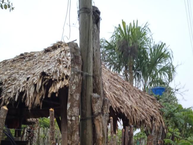 Vía tutela obligan a la empresa Afinia a cambiar postes de madera en zona rural de Montería. Foto: Defensoría del Pueblo.