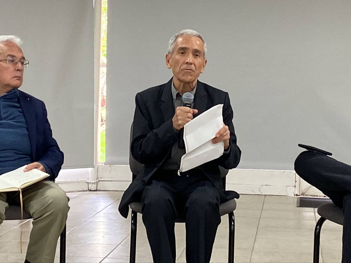 Padre de Roux aseguró que actuó diligentemente en caso de abuso sexual a menores