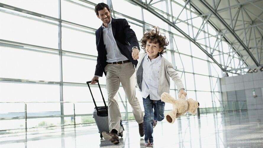 Requisitos necesarios para salir del país con menores de edad. Foto: Getty Images