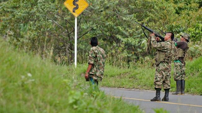 Las autoridades confirmaron el desplazamiento masivo en el resguardo indígena de Ñambí. Foto: Getty Images