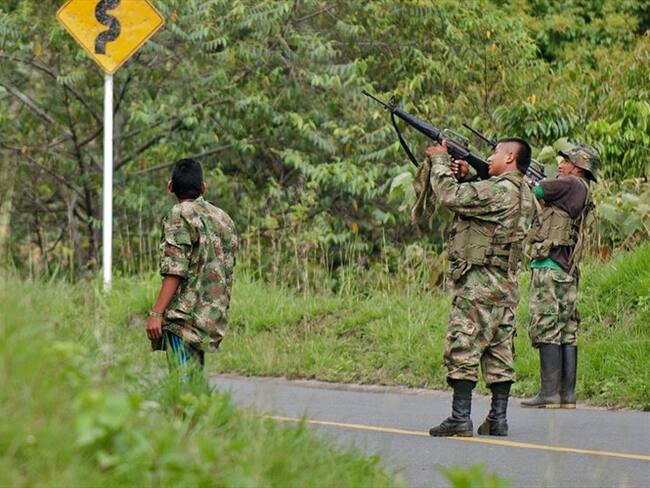Las autoridades confirmaron el desplazamiento masivo en el resguardo indígena de Ñambí. Foto: Getty Images