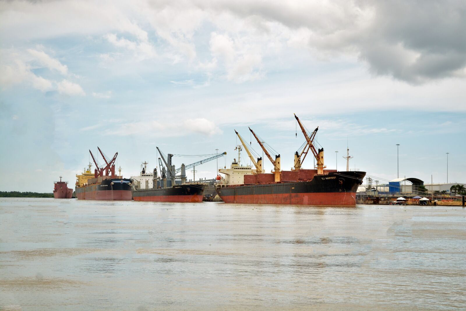 Río Magdalena en la zona portuaria de Barranquilla./ Foto: Cormagdalena