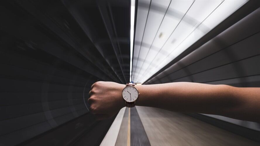 Supuesto viajero del tiempo contó, conectado a un detector de mentiras, que llegó del año 2030. Foto: Getty Images