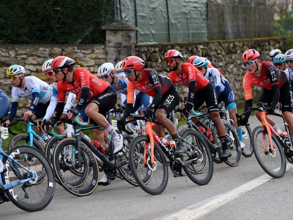 París-Niza 2024: Egan Bernal mostró su favoritismo en la primera etapa que ganó Olav Kooij